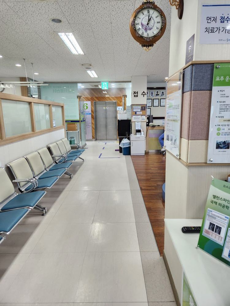 평택21세기병원 진료접수대기실