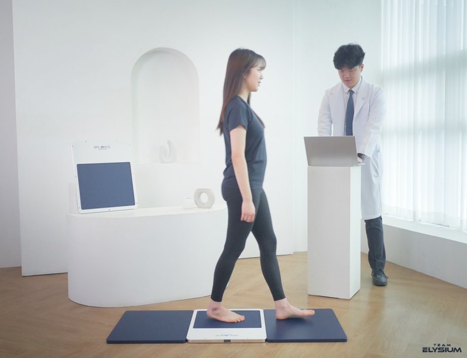 밸런스체커를 사용하는 모습