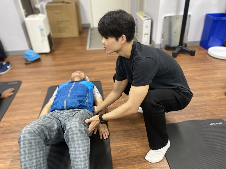 오프라인 운동프로그램 하는 모습