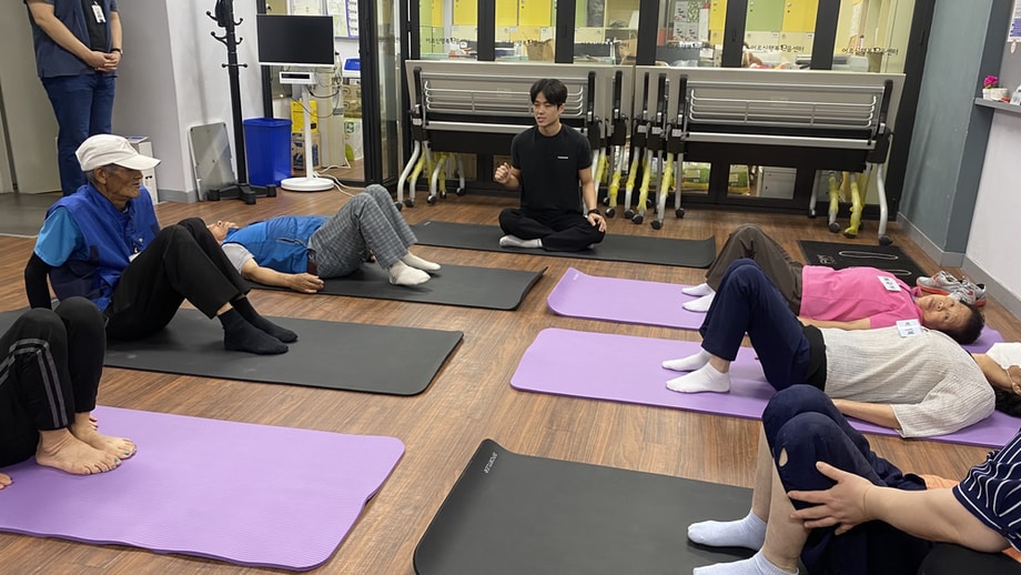 오프라인 운동프로그램 하는 모습